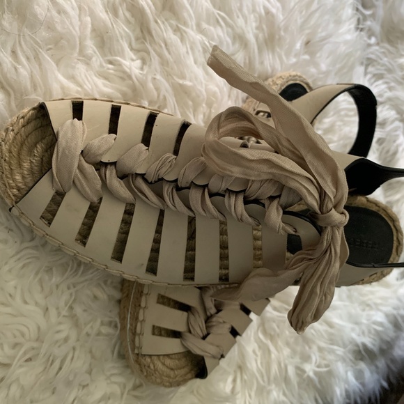 Meet your Posher, Lori - Picture 2 of 4